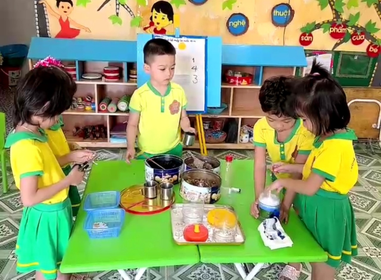 Hình ảnh trẻ cho lớp bông váo đáy hộp