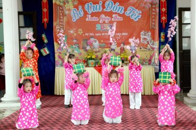 TRƯỜNG MẦM NON MỸ TIẾN TỔ CHỨC HOẠT ĐỘNG TRẢI NGHIỆM ” BÉ VUI ĐÓN TẾT – NĂM 2024″