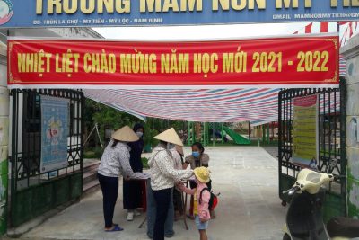 Học sinh trường mầm non Mỹ Tiến trở lại trường sau thời gian nghỉ học phòng chống Covid-19